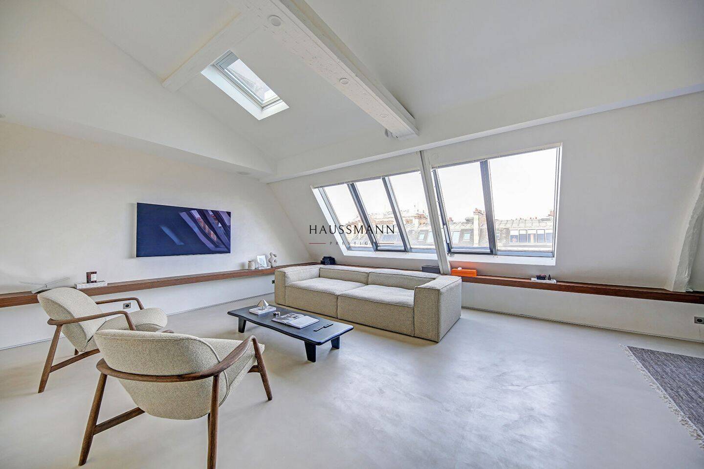 Appartement 3 pièces 107 m² · à Paris 8ème Arrondissement · 107,4 m² · 7 000 €/mois