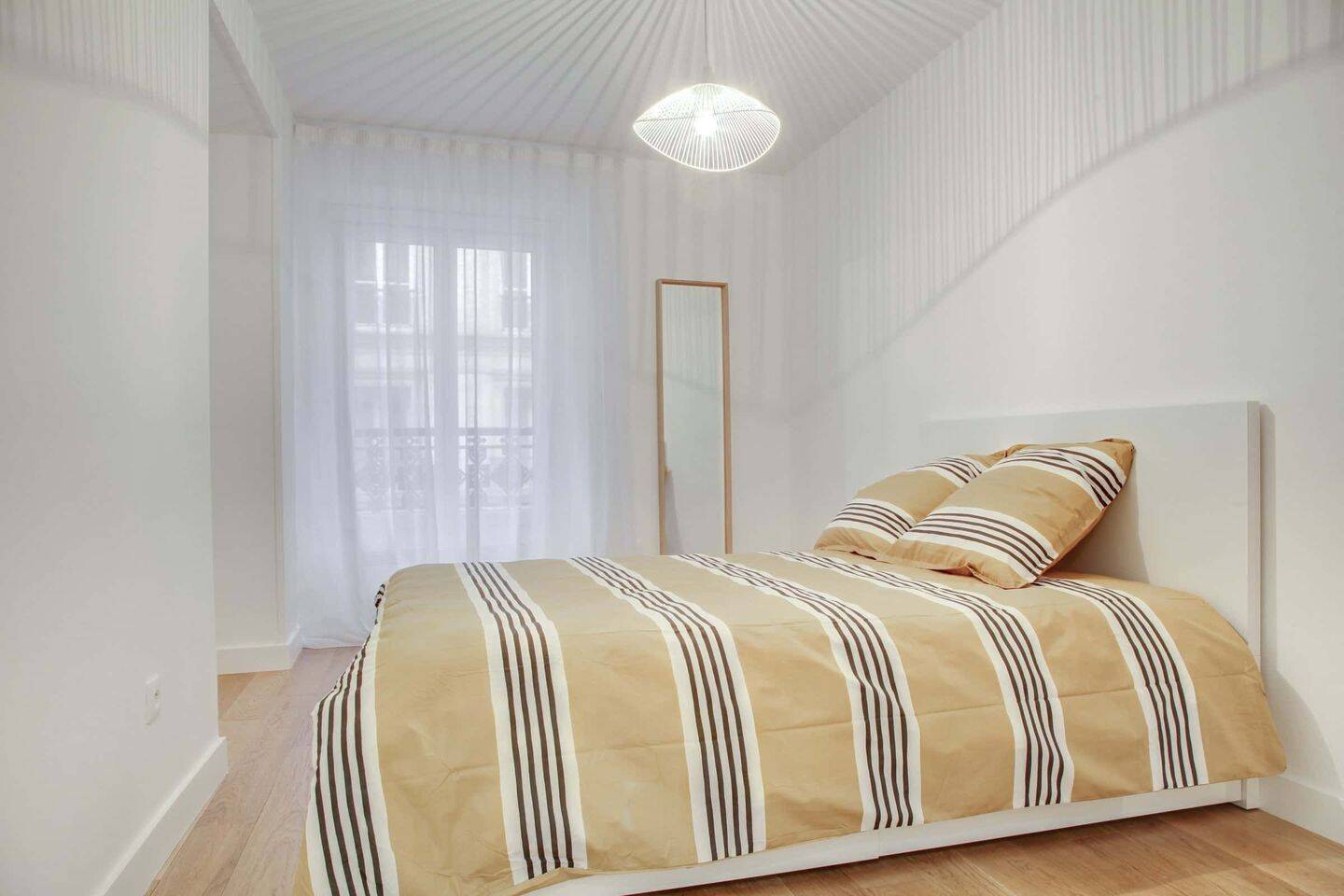 1 pièce 15 m² · à Paris 9ème Arrondissement · 15 m² · 1 046 €/mois