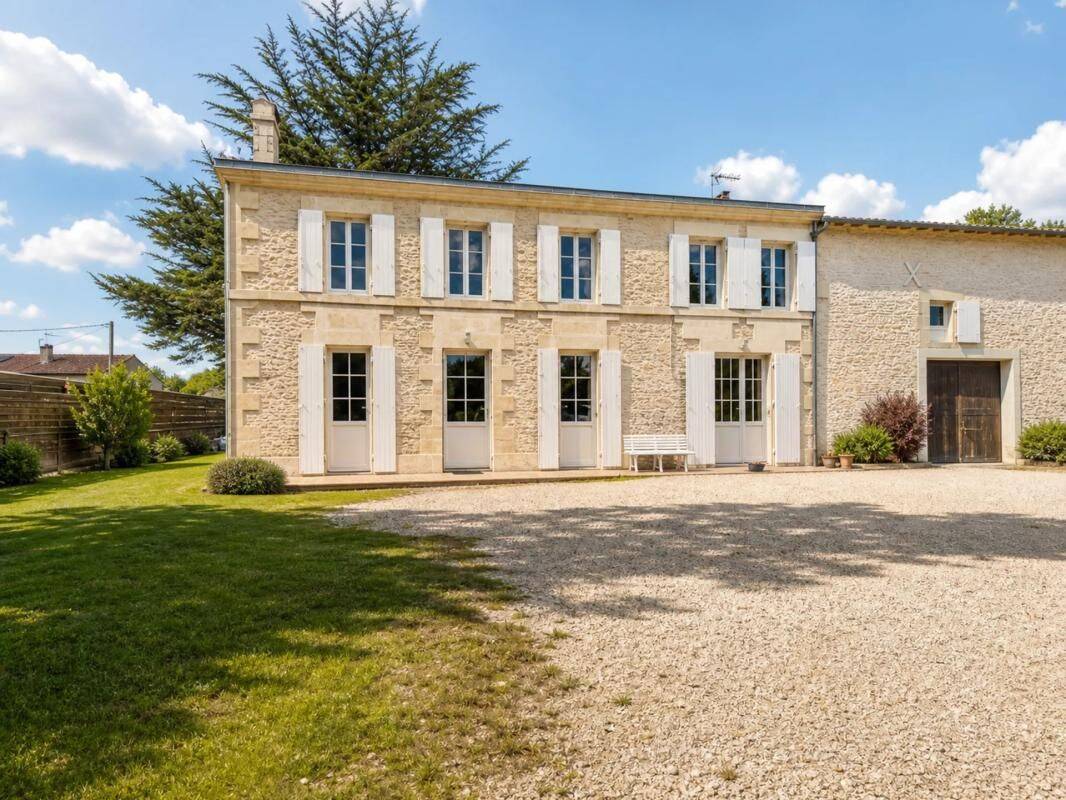 Maison 7 pièces 141 m² · à Saint-Symphorien · 141 m² · 366 000 €