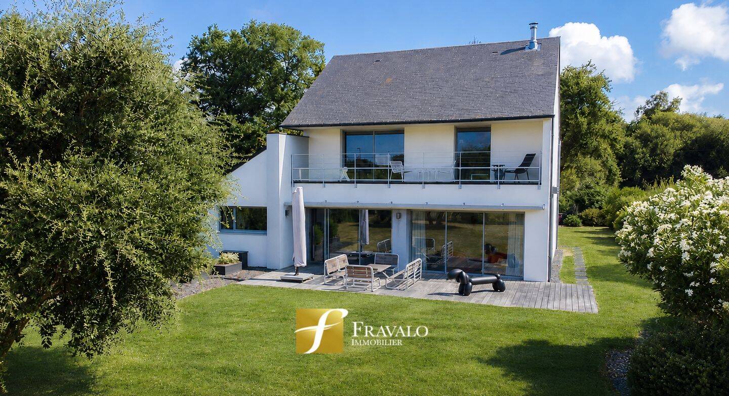Maison 5 pièces 153 m² · à Theix-Noyalo · 153 m² · 834 300 €