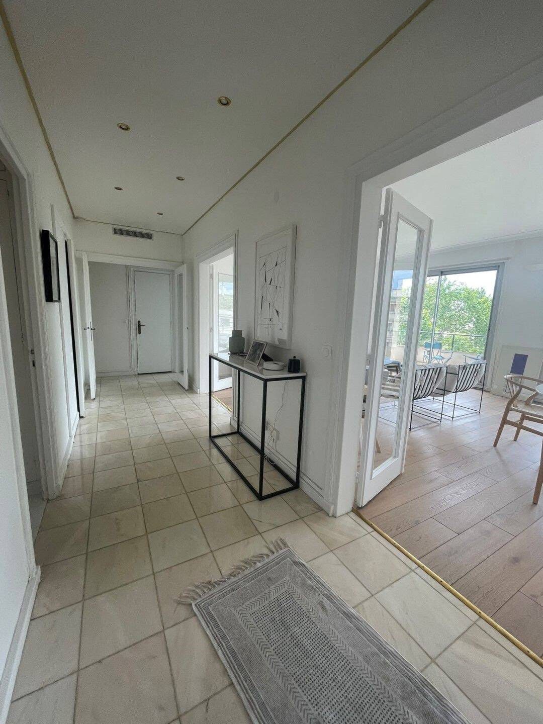 Appartement à louer 3360 € 3 360 € /mois charges comprises Investissez dans l’immobilier 5 pièces • 3 chambres • 111 m² • 4ème étage Muette Sud, Paris 16ème arrondissement (75016) 9 22 32 Calculer un temps de trajet Pour aller au travail, à l’école, ... - photo 1