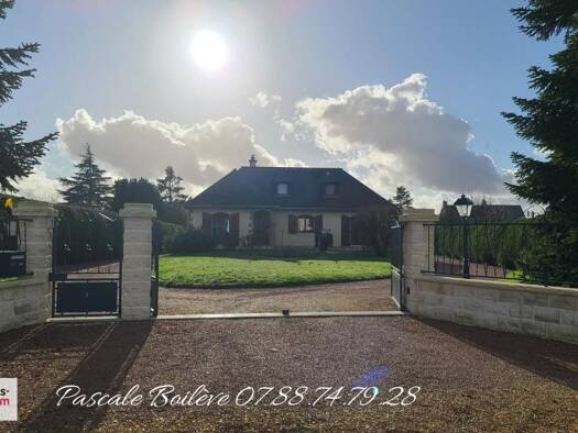 Maison à vendre 240 000 € 5 pièces 4 chambres 121 m² 3 093 m² de terrain Noyant 49490