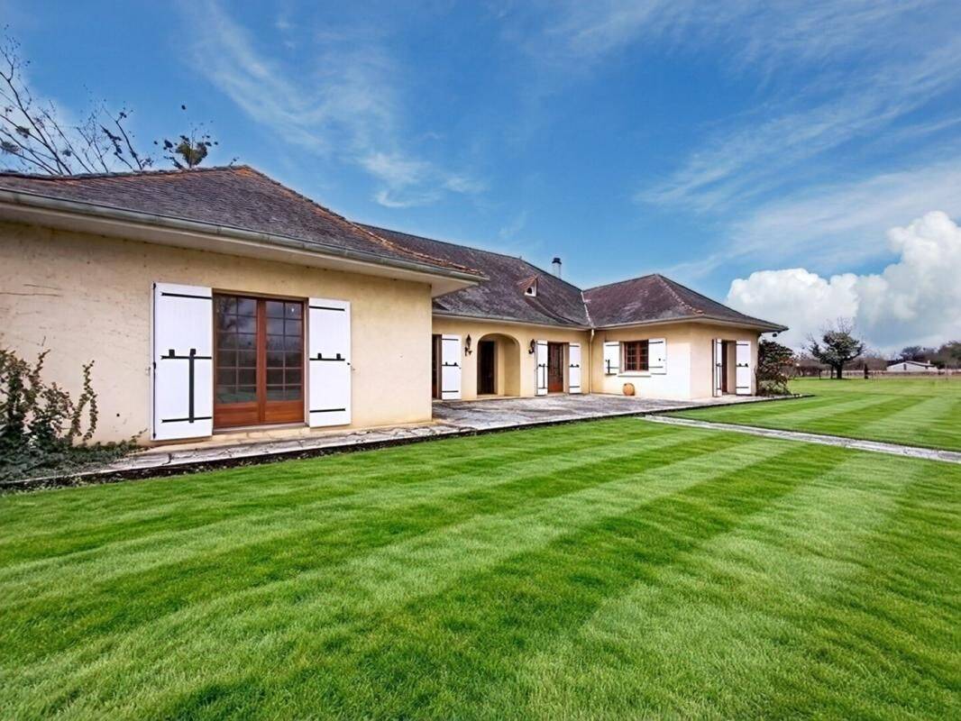 Maison 10 pièces 300 m² · à Saint-Denis-de-Pile · 300 m² · 477 000 €