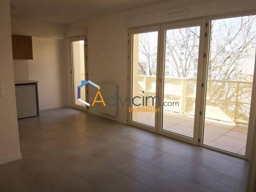 Appartement à louer 750 € 2 pièces 1 chambre 40 m² 2ème étage Cenon 33150