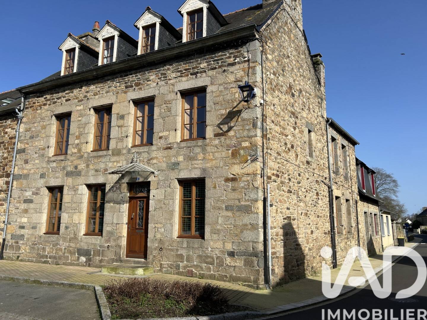 Maison 12 pièces 340 m² · à Lanvollon · 340 m² · 499 400 €