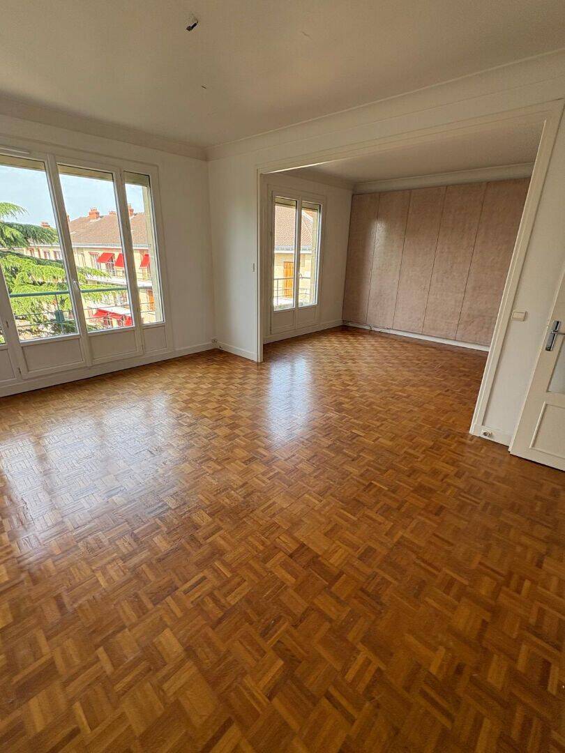 Appartement 2 pièces 57 m² · à Enghien-les-Bains · 57,4 m² · 1 330 €