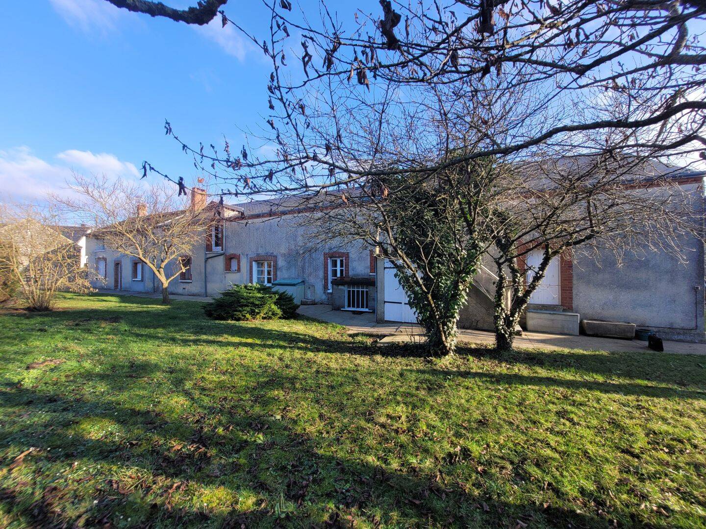Maison 9 pièces 375 m² · à Villemaury · 374,8 m² · 384 800 €
