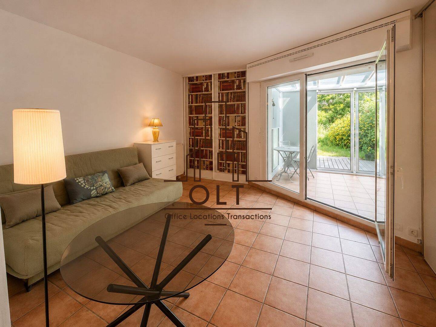 Appartement 1 pièce 25 m² · à Suresnes · 25 m² · 890 €