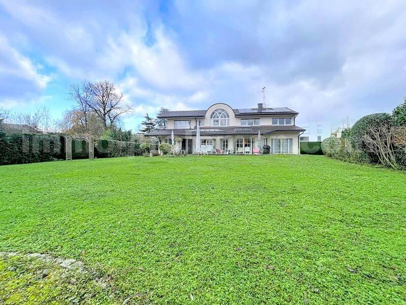 Maison 7 pièces 297 m² · à Ambilly · 296,5 m² · 1 380 000 €