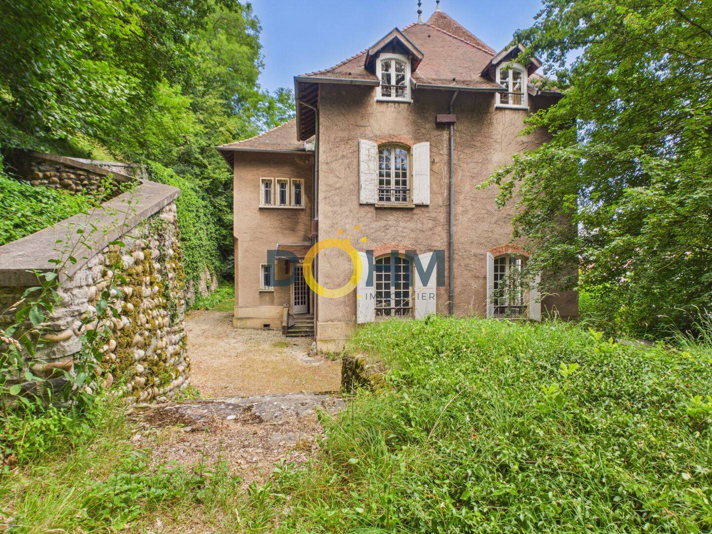 Maison 10 pièces 307 m² · à Saint-Victor-de-Cessieu · 307 m² · 359 000 €