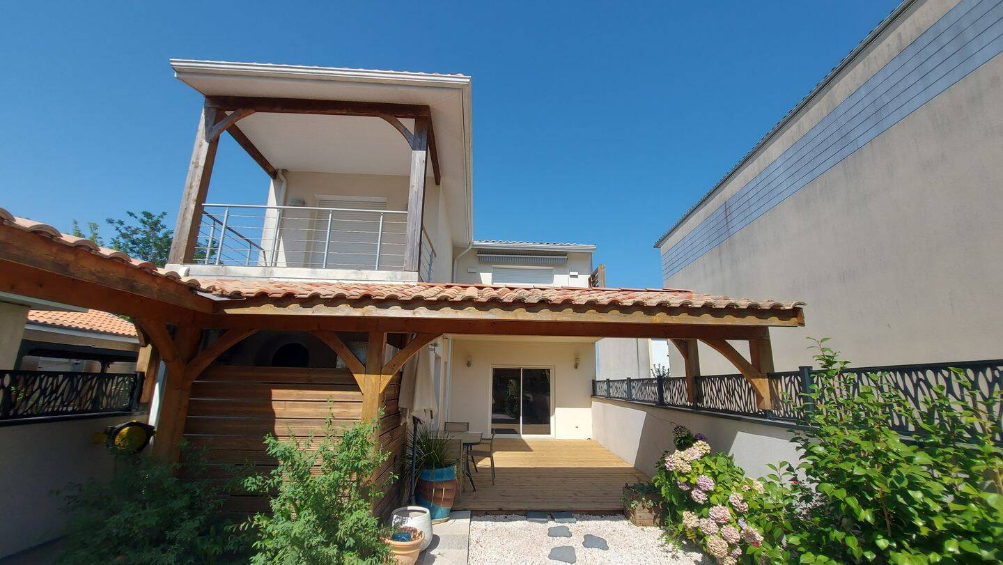 Maison 5 pièces 131 m² · à Audenge · 130,8 m² · 1 339 €/mois