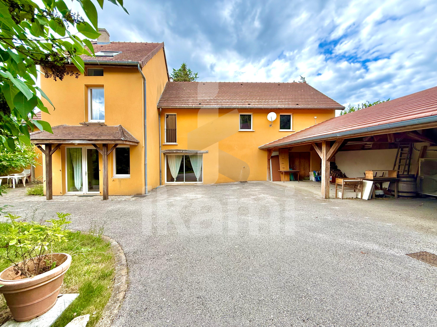 Maison 10 pièces 258 m² · à Curley · 257,5 m² · 398 000 €