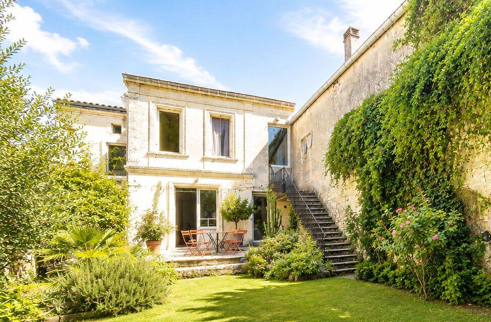Maison 8 pièces 200 m² · à Bordeaux · 200 m² · 332 000 €