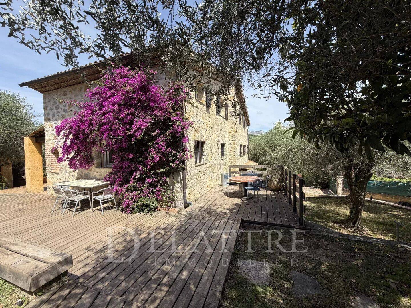 Maison 8 pièces 232 m² · à Le Rouret · 232,2 m² · 950 000 €