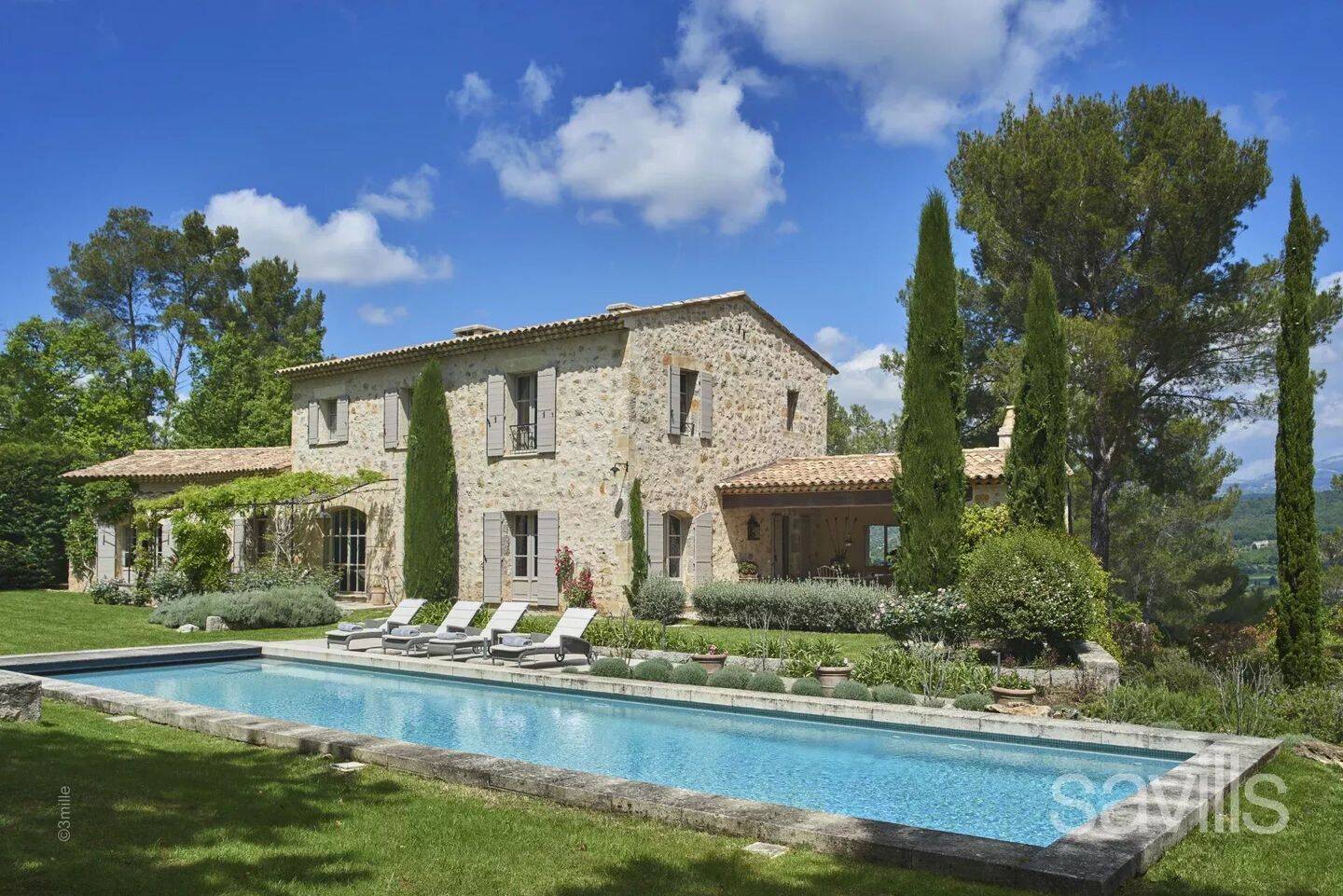 Maison 6 pièces 256 m² · à Tourrettes · 256 m² · 3 950 000 €