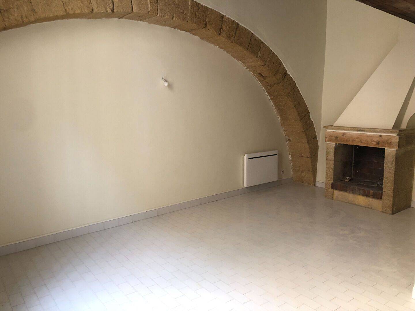 Appartement 2 pièces 60 m² · à Saint-Chamas · 60 m² · 715 €/mois