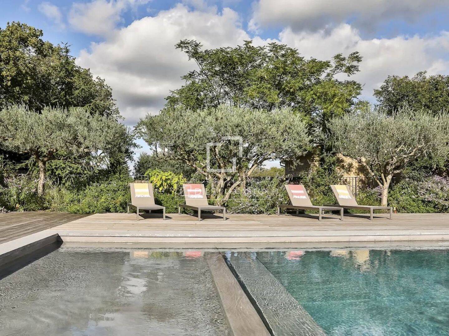 Maison 7 pièces 363 m² · à Sainte-Cécile-les-Vignes · 363 m² · 1 965 000 €