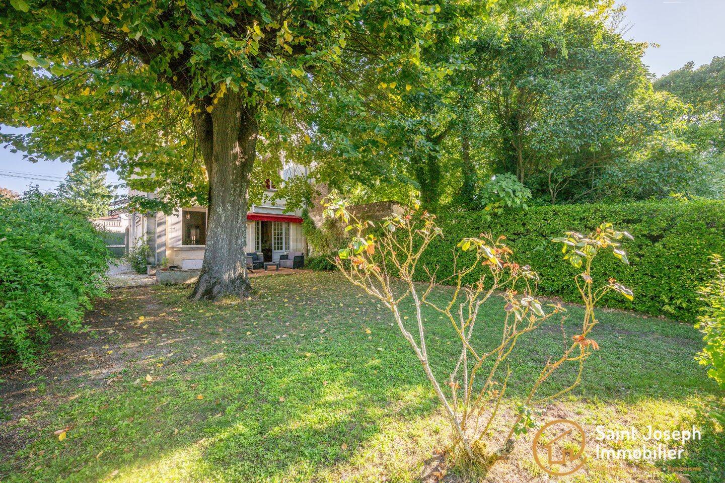 Maison 8 pièces 230 m² · à Mérignac · 230 m² · 898 000 €
