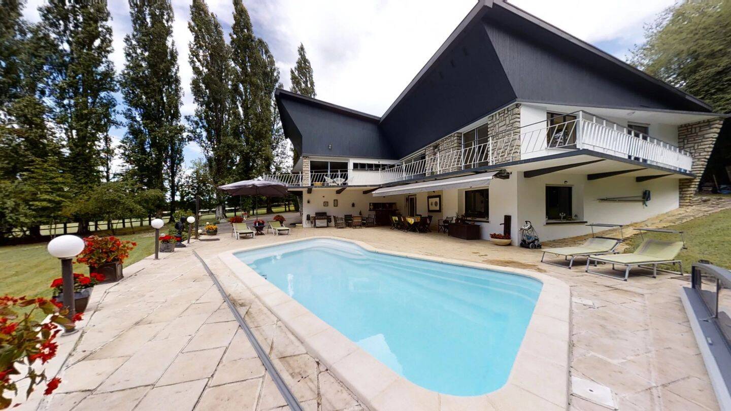Maison 300 m² · à Louhans · 300 m² · 570 000 €