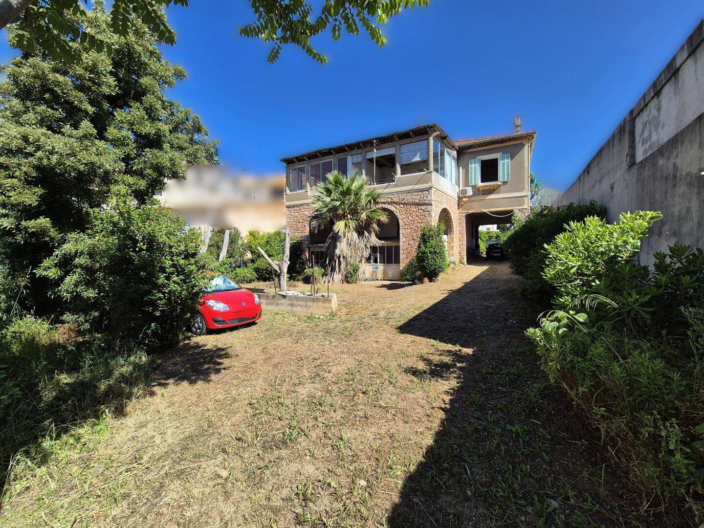 Maison 12 pièces 197 m² · à Hyères · 197 m² · 472 500 €