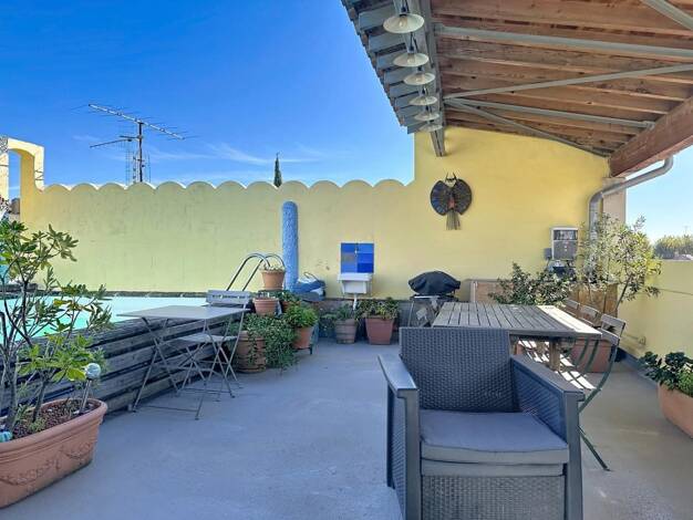 Maison de ville à vendre 750 000 € 7 pièces 5 chambres 235 m² La Balance-Palais des Papes Avignon 84000