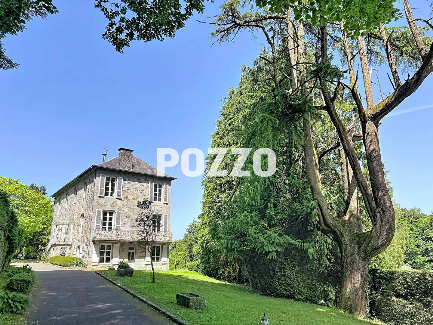 Maison 7 pièces 196 m² · à Sourdeval · 196 m² · 389 000 €