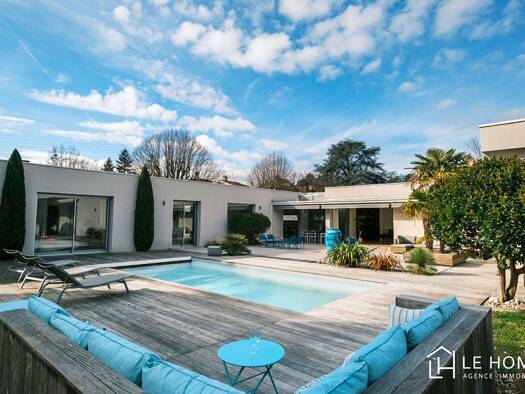 Maison de plain-pied à vendre 1 790 000 € 7 pièces 5 chambres 294 m² 2 230 m² de terrain Le-Perollier Écully 69130