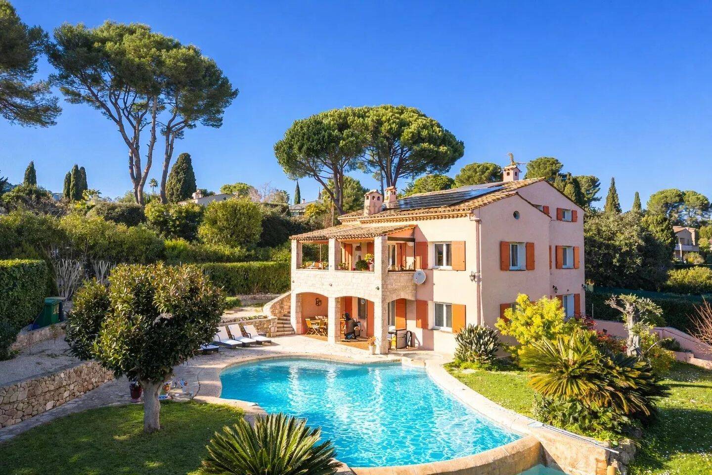 Maison 9 pièces 349 m² · à Antibes · 349 m² · 1 690 000 €