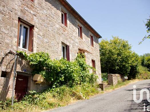 Maison à vendre 82 000 € 4 pièces 3 chambres 109 m² 4 900 m² de terrain Vergheas 63330