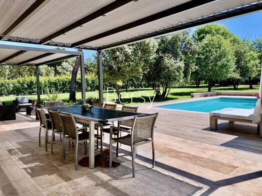 Villa à vendre 895 000 € 8 pièces 5 chambres 205 m² 3 100 m² de terrain La Ville L'Isle-sur-la-Sorgue 84800