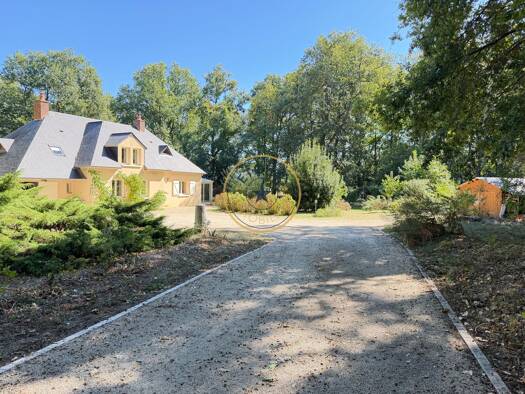 Maison à vendre 297 000 € 7 pièces 5 chambres 203,23 m² 13 327 m² de terrain Durtal 49430