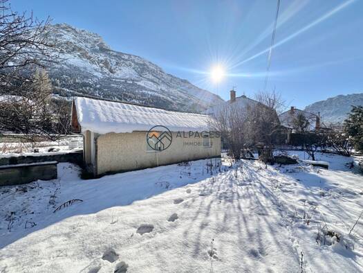 Chalet à vendre 300 000 € 5 pièces 2 chambres 77 m² L'Argentière-la-Bessée 05120