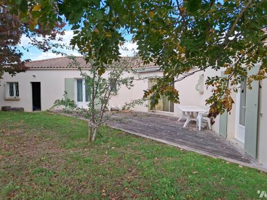 Maison de plain-pied à vendre 182 650 € 5 pièces 3 chambres 137 m² 902 m² de terrain Vouillé-les-Marais 85450