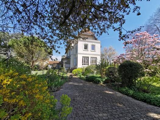 Maison à vendre 1 250 000 € 9 pièces 7 chambres 280 m² 3 242 m² de terrain Mandres-les-Roses 94520