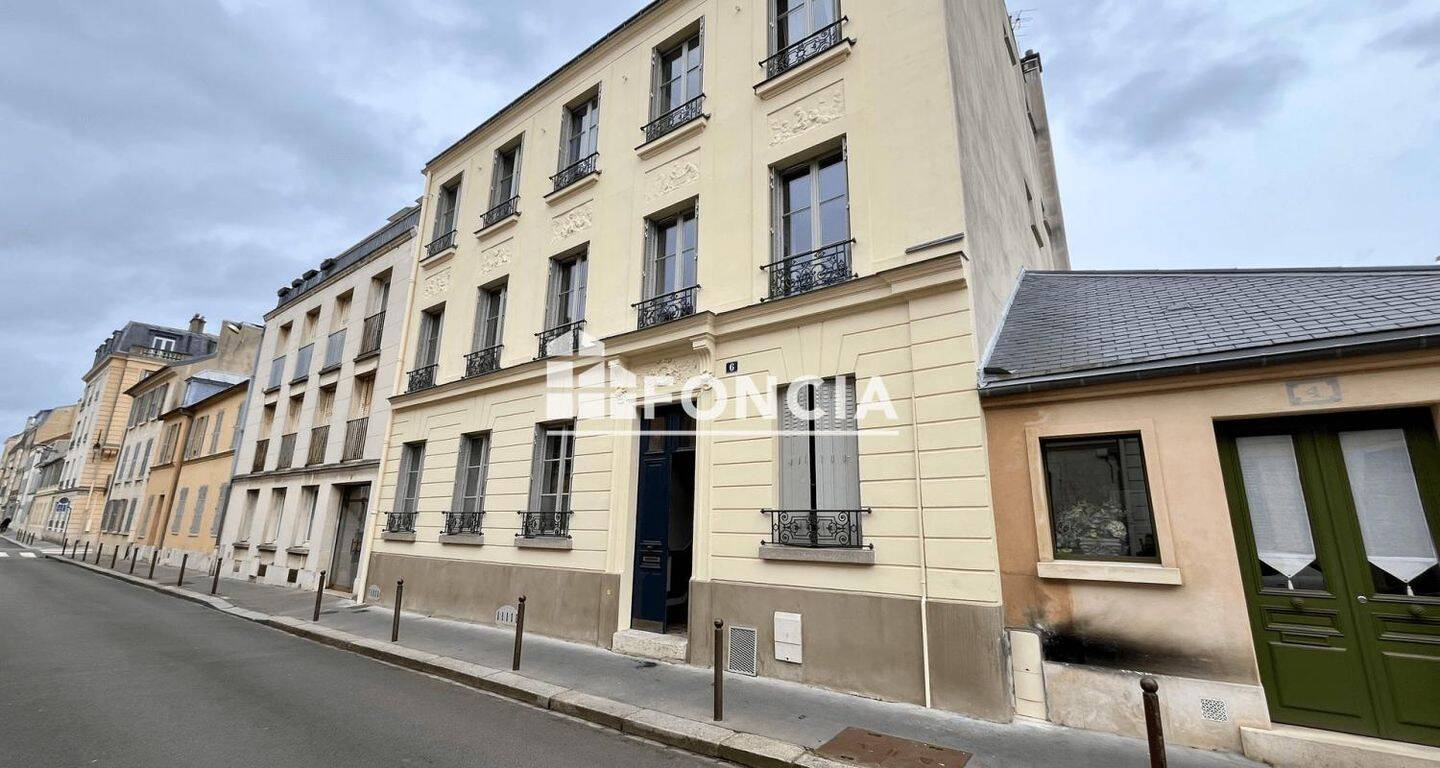 Appartement 1 pièce 14 m² · à Versailles · 14,3 m² · 595 €