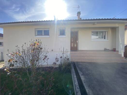 Maison de plain-pied à vendre 237 000 € 6 pièces 5 chambres 112 m² 598 m² de terrain Auch 32000