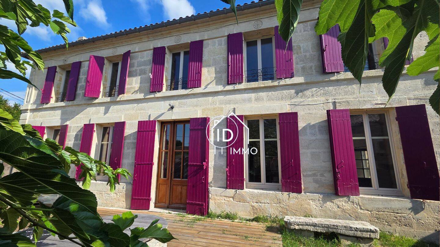 Maison 4 pièces 174 m² · à Villefranche-de-Lonchat · 174 m² · 199 000 €