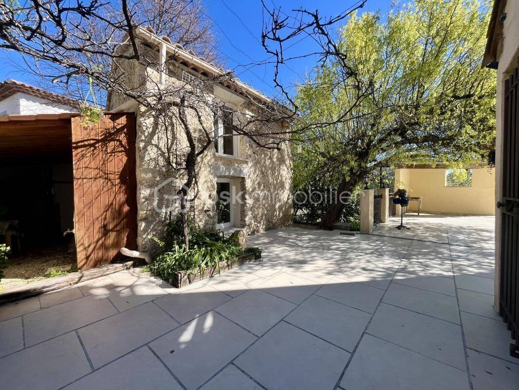 Maison 6 pièces 145 m² · à Saint-Paul-en-Forêt · 145 m² · 630 000 €