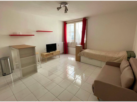Appartement à louer 650 € 1 pièce 25 m² Étage 3/5 disponible dès maintenant Champ de Mars Toulon 83000