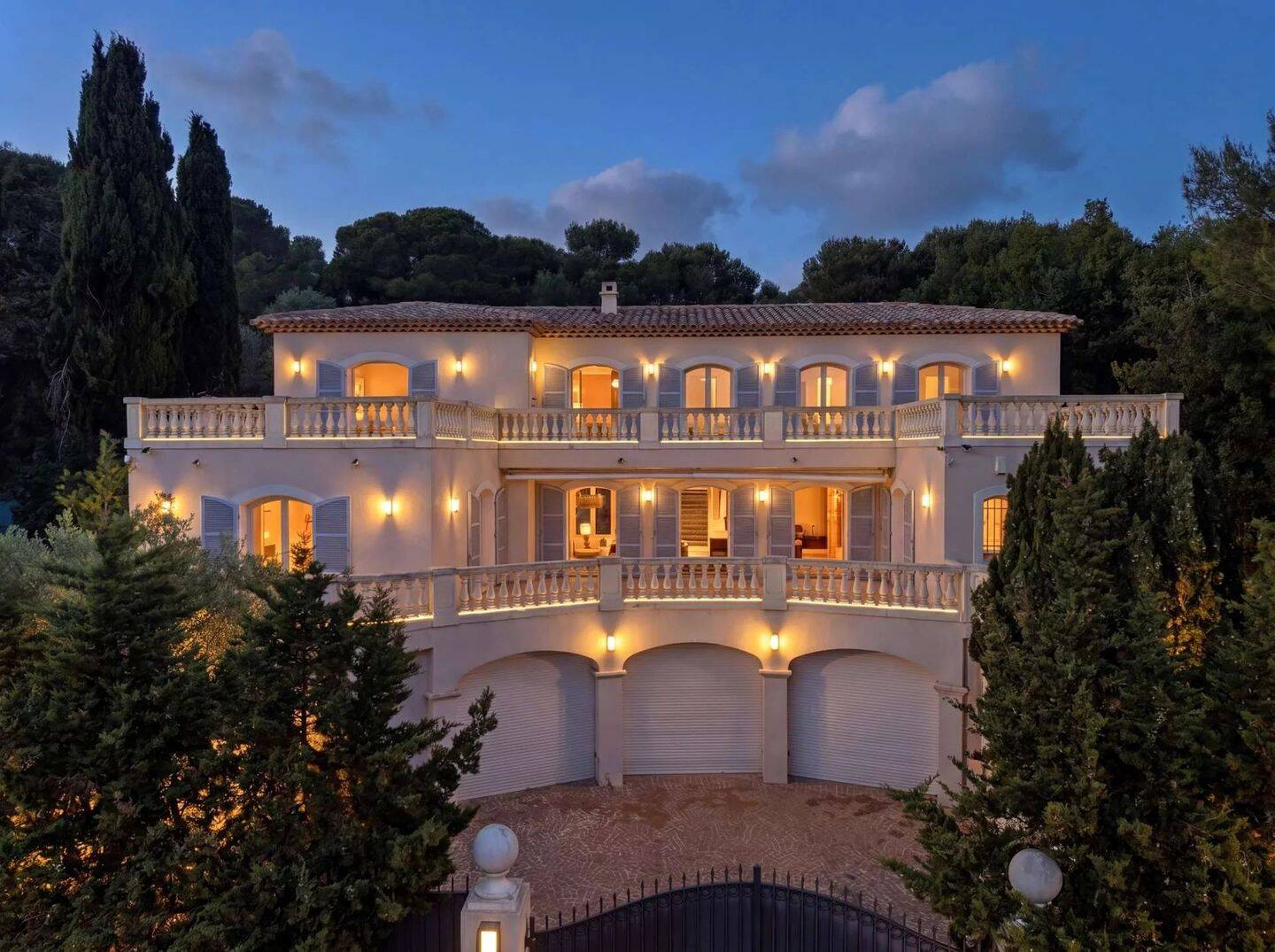 Maison 8 pièces 325 m² · à Saint-Jean-Cap-Ferrat · 325 m² · 12 600 000 €