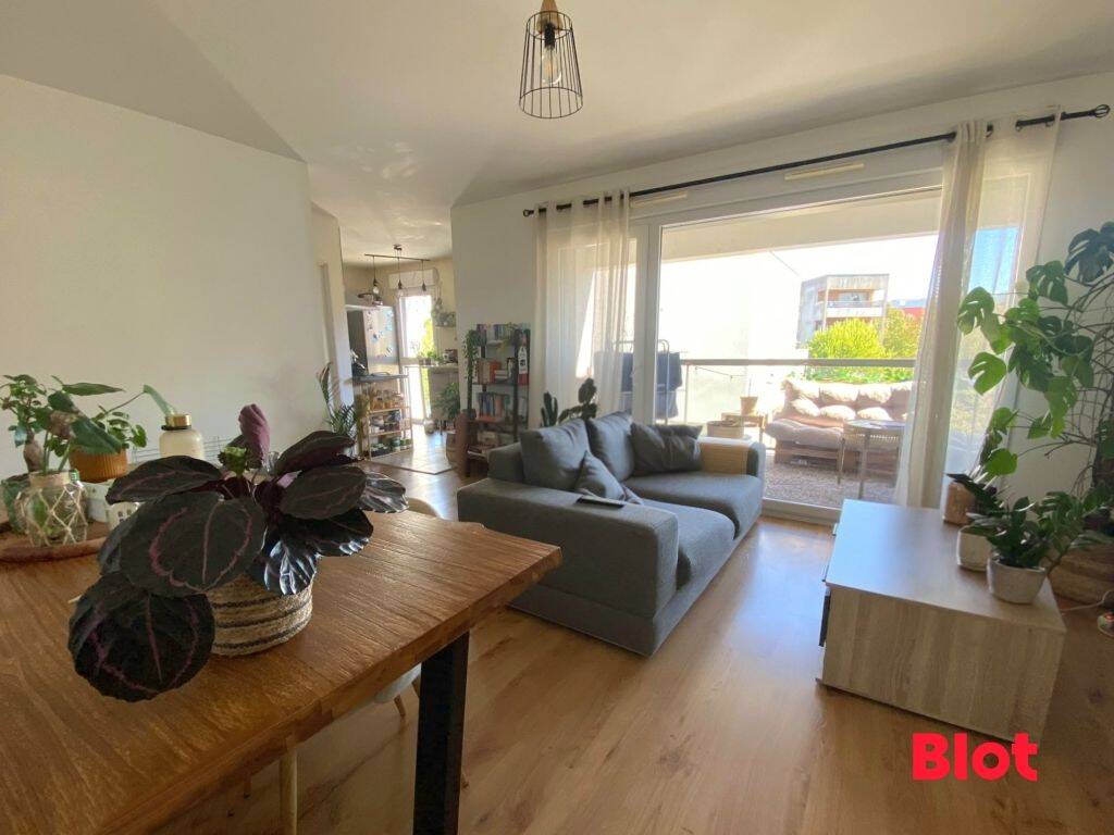 Appartement 3 pièces 61 m² · à Rennes · 60,9 m² · 877 €/mois