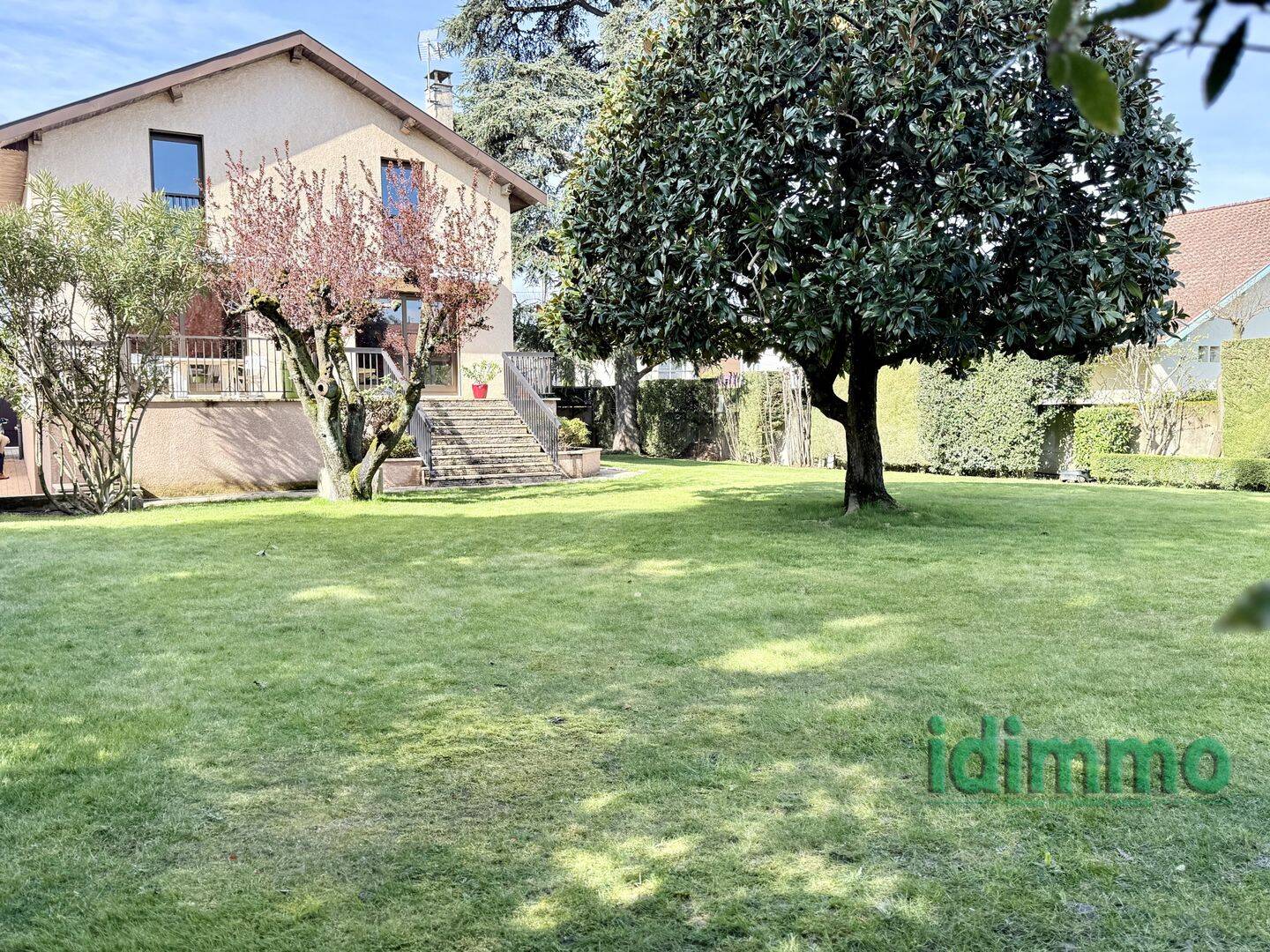 Maison 5 pièces 179 m² · à Bron · 178,7 m² · 929 700 €