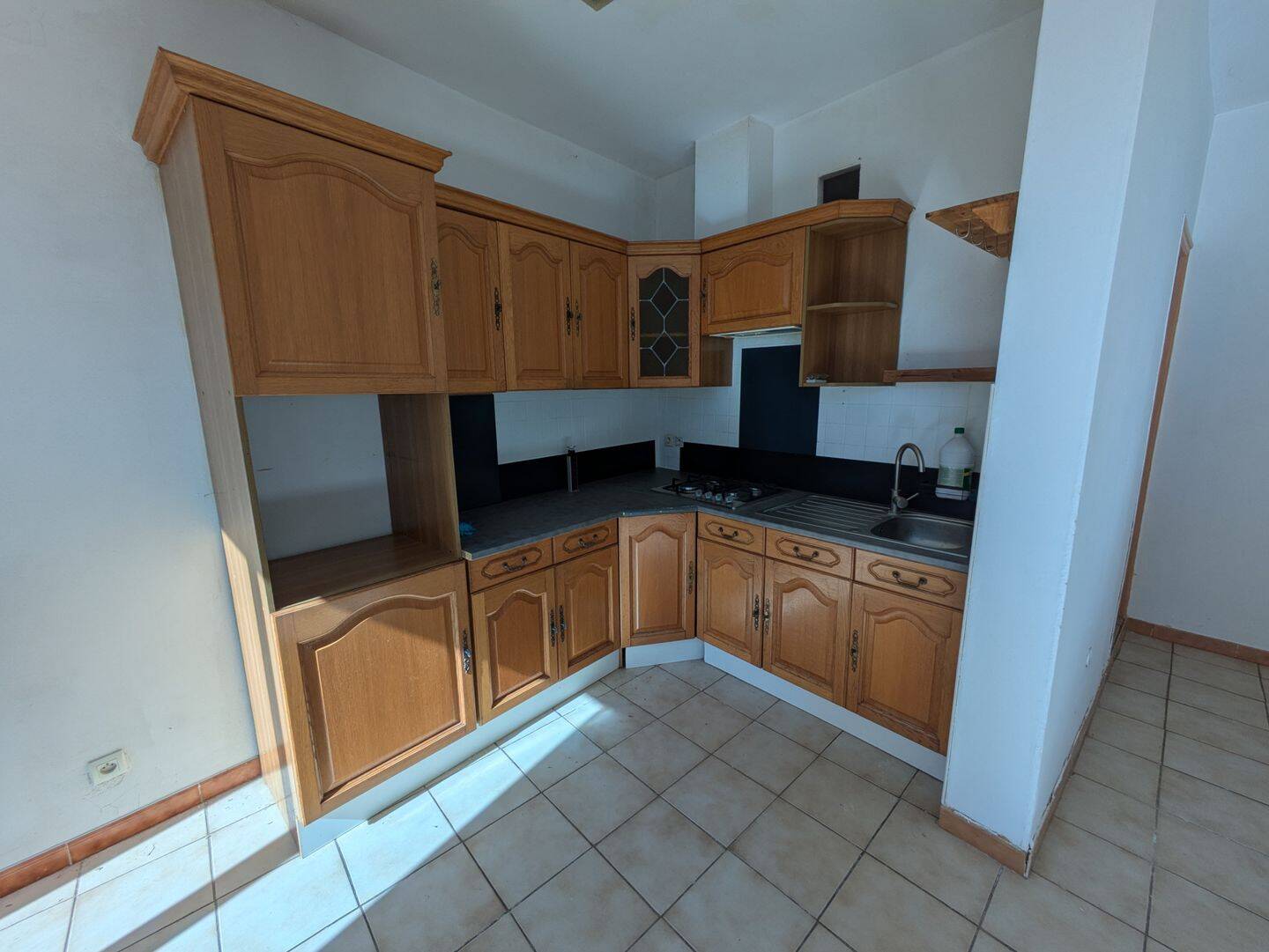 Appartement 3 pièces 73 m² · à Pont-Saint-Esprit · 73 m² · 75 000 €