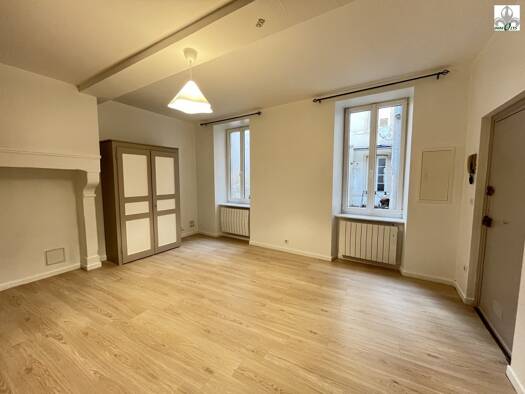 Appartement à louer 470 € 1 pièce 31 m² RDC/2 Centre Ville Beaune 21200