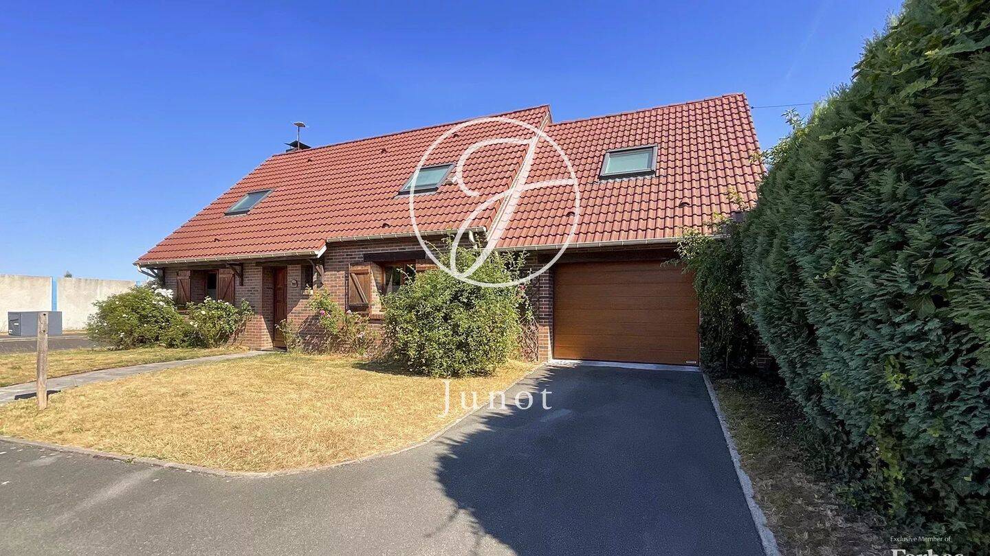 Maison 5 pièces 125 m² · à Wattrelos · 124,8 m² · 380 000 €