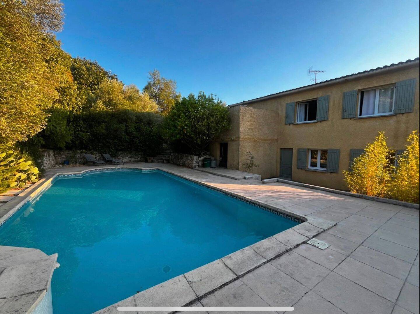 Maison 6 pièces 122 m² · à Sainte-Anastasie · 122 m² · 385 000 €