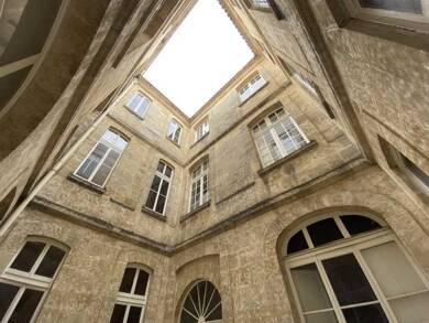 Espace bureau à vendre 500 000 € 103,2 m² de bureaux divisible de 103 m² à 103 m² Bordeaux 33000