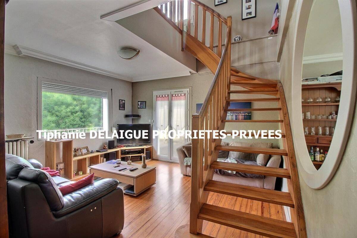 Maison 6 pièces 145 m² · à Le Chambon-Feugerolles · 145,1 m² · 275 000 €