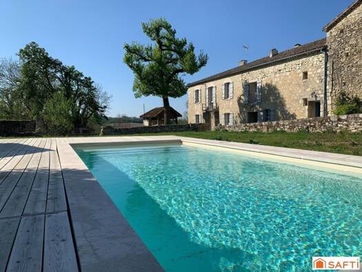 Ferme à vendre 495 000 € 9 pièces 5 chambres 250 m² 14 415 m² de terrain Lectoure 32700