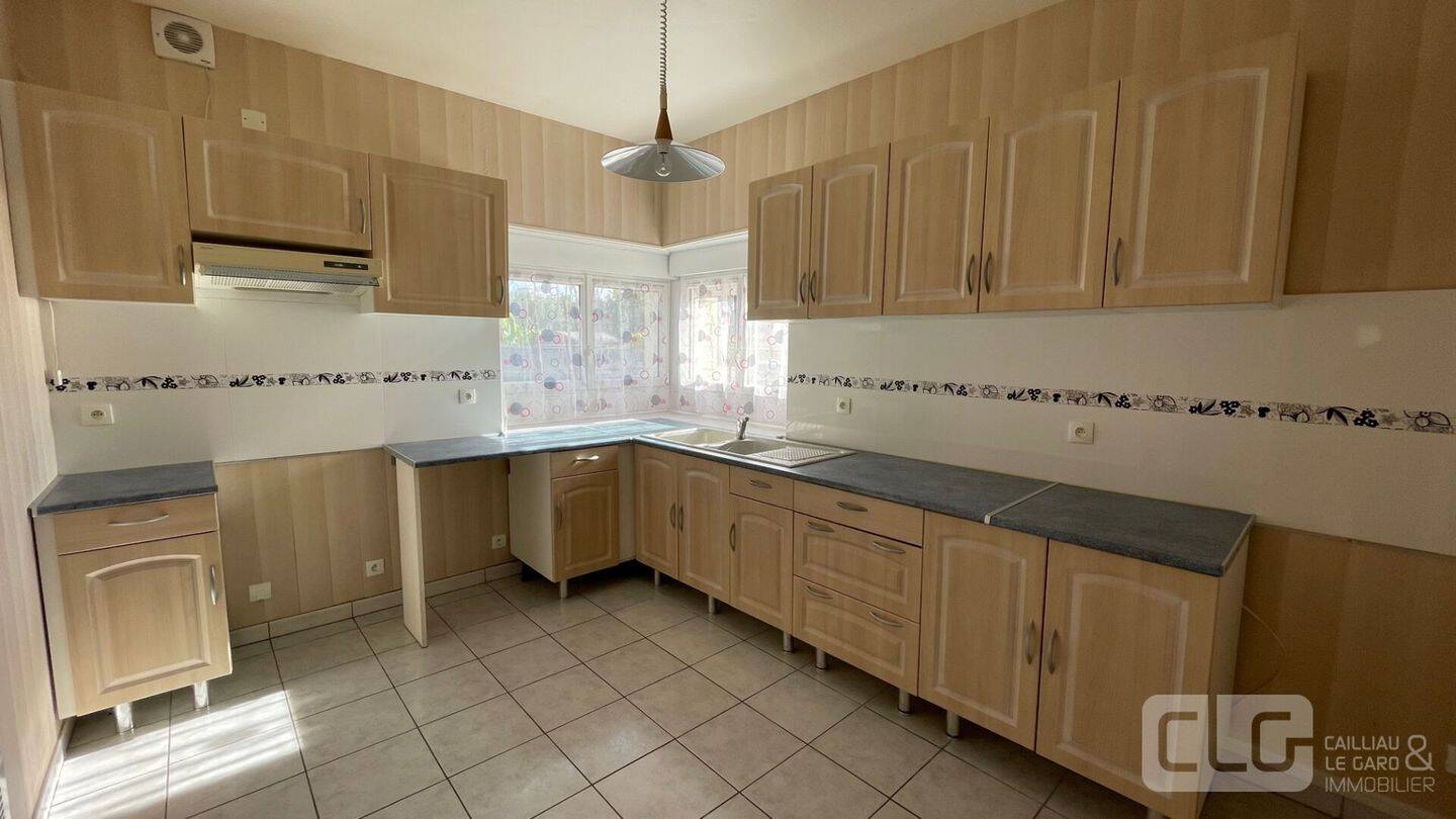 Appartement 3 pièces 82 m² · à Plonéour-Lanvern · 81,6 m² · 730 €/mois